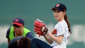 [포토] 리사, 무결점 스키니 라인으로 섹시 와인드업