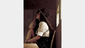 길미 “‘클로버’ 잎사귀 갓 뗀 여린 여자 길미랍니다”