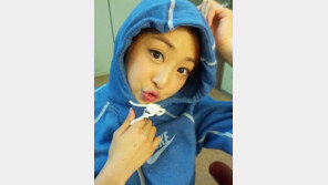 씨스타 다솜, 우비소녀 깜짝변신 ‘입술 도장 꾹!’