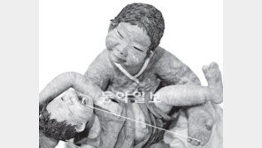 [O2/커버스토리]깔깔 웃는 동자승, 엉엉 우는 아이… 인간을 쏙 빼닮은 한지의 표정들