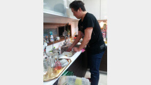 정준하 설거지 포착, “집들이 준비로 지쳤을 니모를 위해”