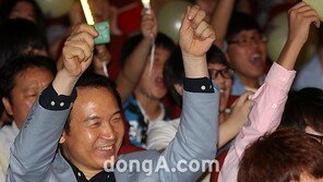 [SD포토] 임태희 대선경선 후보 “저도 티아라 팬!”