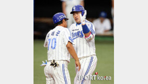 [포토] 진갑용, 윤석민 상대로 솔로홈런