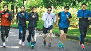 웃음 흐르는 얼굴 진땀 흐르는 다리… 희망과 부담 동시에 안고 마라톤 日서 마무리 훈련