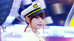 임은빈 소녀시대 의상, “이제 ‘교복녀’ 아닌 ‘제복녀’?”