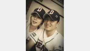 진태현-박시은, 야구장 데이트 인증샷 ‘달달해’