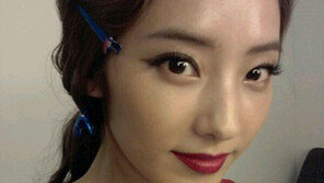 한채영, 머리에 핀 꽂고… “그녀에게도 이런 귀여운 면이?”