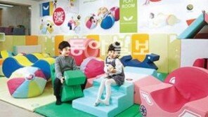 “공룡이 온다”… 가구업계 ‘퍼니테인먼트’로 진화