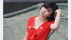 배두나 “우산은 하나씩”