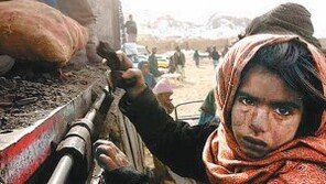 아프간 아이들 ‘노동 학대’에 시들어간다