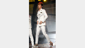 [포토] 김형준, 女心 녹이는 섹시한 무대