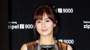 [포토] 새신부 최정윤, 조심스런 노출 ‘살짝’