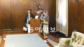 맥아더 앉던 의자, 벽엔 유화… 60년전 그대로