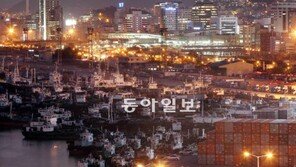 태풍 ‘카눈’ 북상에 발묶인 어선들