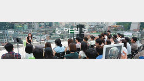 옥상에서… 거실에서… 소수정예 팬들과 눈맞춤 소통 新살롱문화 뜬다