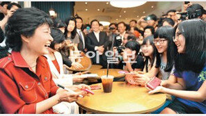 朴 “5년간 6조 들여 고교 무상교육” 정부 “최소 年3조 필요”