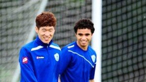 마크 휴즈 감독 “박지성과 함께여서 행복하다”