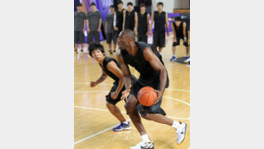 [NBA] 코비 브라이언트 “올림픽 연령제한, 멍청한 소리”