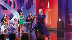 [오늘의 채널A]눈 가린 채 물건 자르는 ‘호러 마술’의 세계