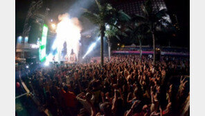 다이나믹 듀오-쌈디, 19금 풀사이드 파티 ‘후끈’