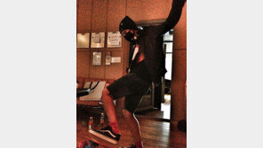 지드래곤, 보드타기 삼매경 ‘보드패션도 남달라’ 