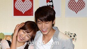 [SD포토] 동해-윤승아, 너무 다정해 ‘넌 내꺼야’