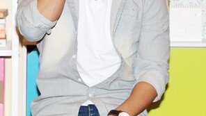 [SD포토] 동해, 손으로 가려도 ‘우월 비주얼’ 폭발