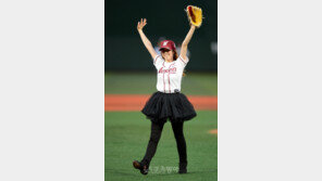 [포토] 김리회, 신개념 시구 의상 ‘발레리나 다워’