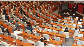 대정부질문 첫날 본회의장 곳곳 빈자리