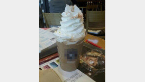 조금 바빴던 알바생 ‘폭소’… “커피 마시기도 전에 배부를 듯?”