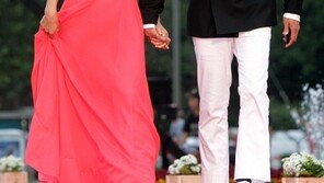 [포토] ‘16회 피판’ 정애연-김진근, 손잡고 부천 나들이