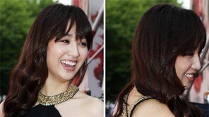 [SD포토] 박하선, 드레스 포인트는 ‘파격 뒤태’