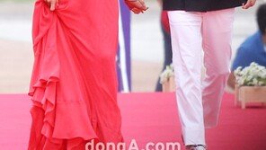 [SD포토] 정애연-김진근 부부, 레드카펫서 ‘닭살애정’ 과시