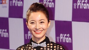 [SD포토] 이아린, 구멍 뚫린 상의+핫팬츠 ‘과감해’