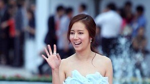 [SD포토] 최송현, 하늘색 초미니 ‘발랄한 워킹’