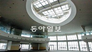 한강 세빛둥둥섬 가보니… 1390억짜리 ‘귀신섬’이 둥둥
