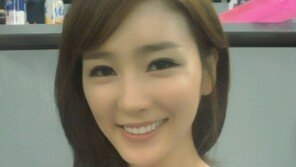 ‘야구여신’ 공서영, 관중석에서 금빛 미모 발산