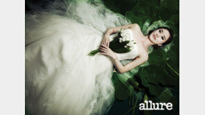  ‘열애’ 김지수, 결혼 임박? ‘웨딩드레스 입고…고혹적 화보’ 