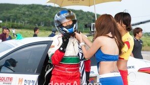[포토] 레이싱모델, 유니폼 대신 비키니? ‘뒤태 작렬’