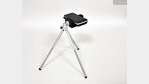 주머니 속 작은 영화관, 아이폰용 '포켓빔 프로젝터'