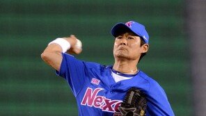 [포토] ‘한일 레전드 매치’ 이종범이 투구를? 클리닝타임!