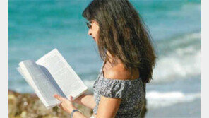 [글로벌 북카페]책 읽는 프랑스, 1년에 10권 읽으면 3권은 휴가철에