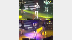 아이유 성인식 댄스 “섹시 도발…더이상 소녀 아냐!”