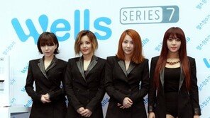 [포토] 브아걸 가인, 자켓만 입은 채 꿀벅지 과시