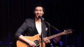 [포토] 지현우, 통기타 메고 ‘훈남 미소’ 작렬