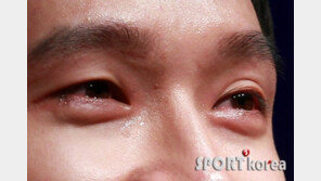 [포토] 지현우, 촉촉해진 눈가…결국엔 ‘눈물’