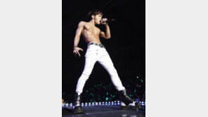 [포토] 샤이니 종현, 상의 탈의 복근 공개 ‘섹시미 절정’