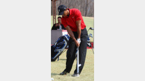 우즈, 벙커에 가로막힌 15번째 메이저 꿈