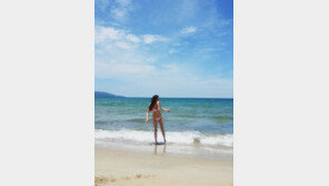 ‘글래머 비키니女’ 누군가 봤더니…미코 진 정소라! ‘우월한 몸매’