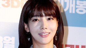 [포토] 김혜진, 훅 파인 의상 ‘과감한 노출’